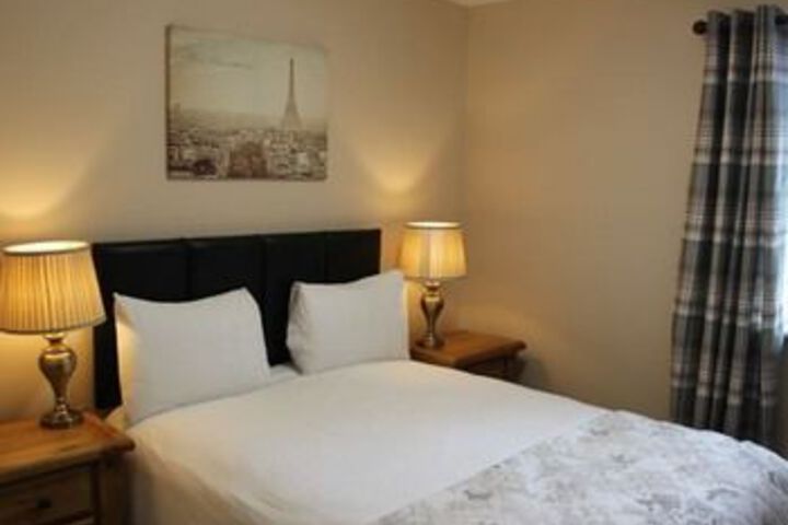 Room 10 of 13