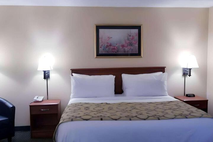 Queen Bed Accessible (8 of 22)