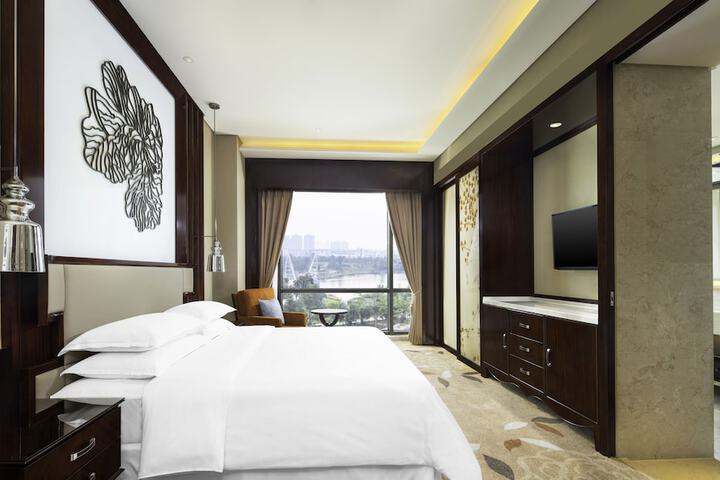 Room 5 of 35