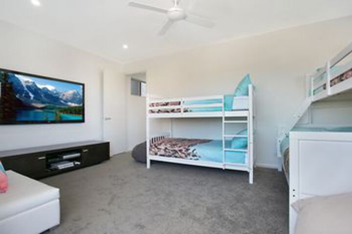 Room 10 of 14