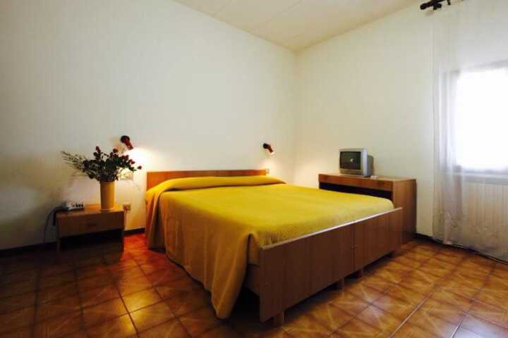 Room 5 of 32