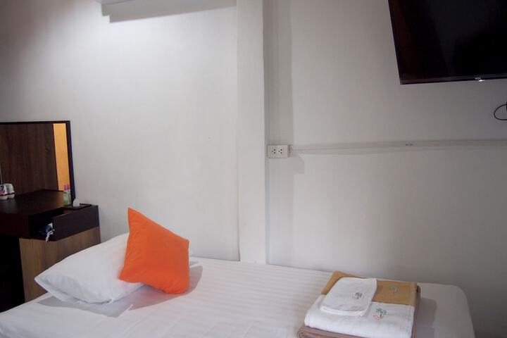 Room 8 of 26