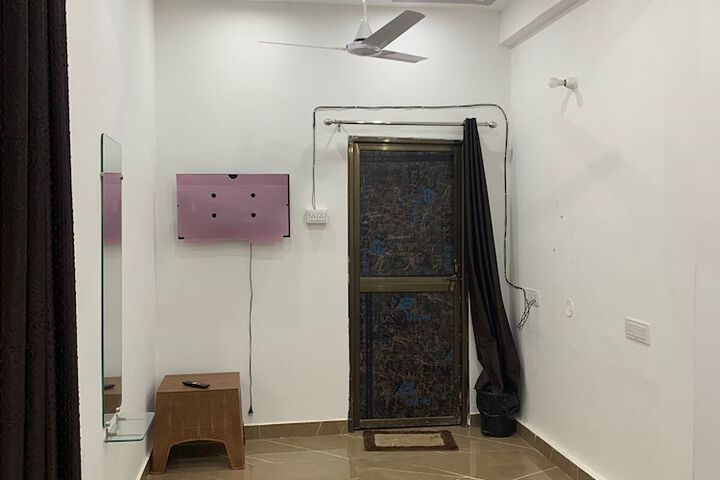 Room 7 of 14