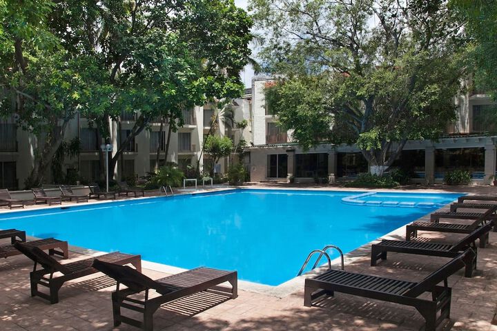 Hotel Pool