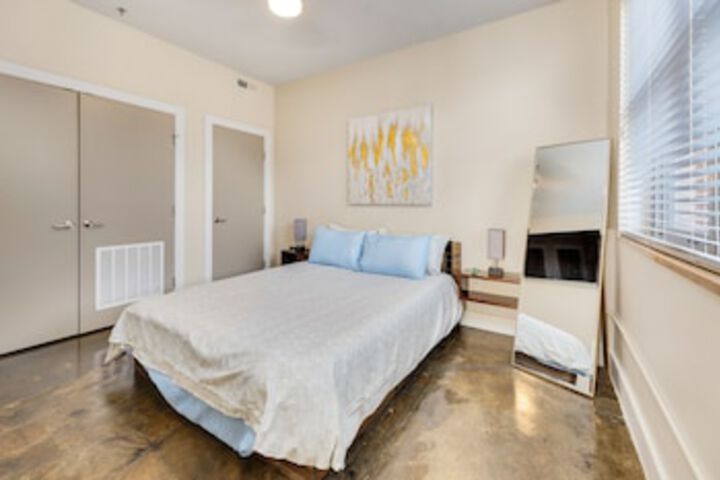 Room 4 of 87
