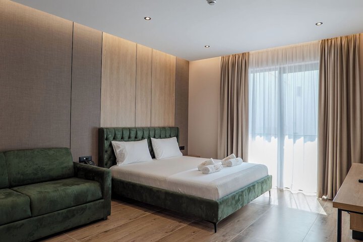 Room 12 of 115