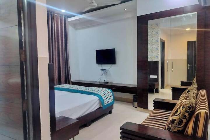 Room 7 of 15