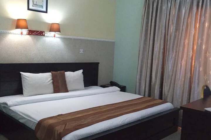 Room 5 of 20
