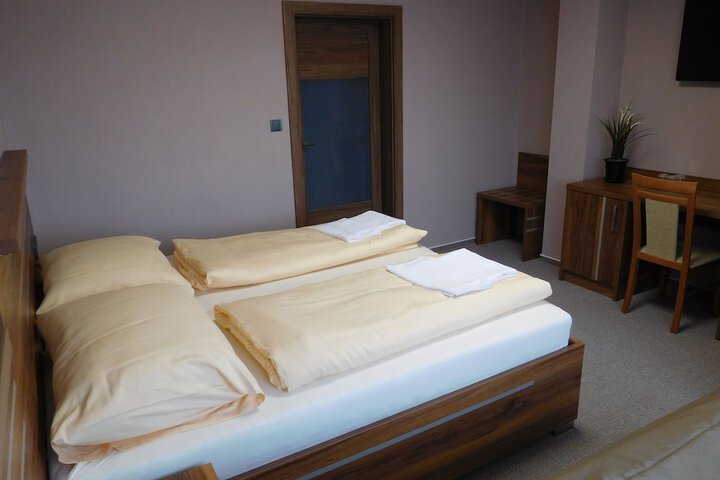 Room 9 of 44