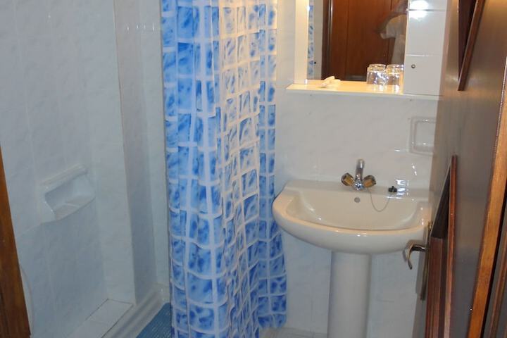 Room 33 of 54