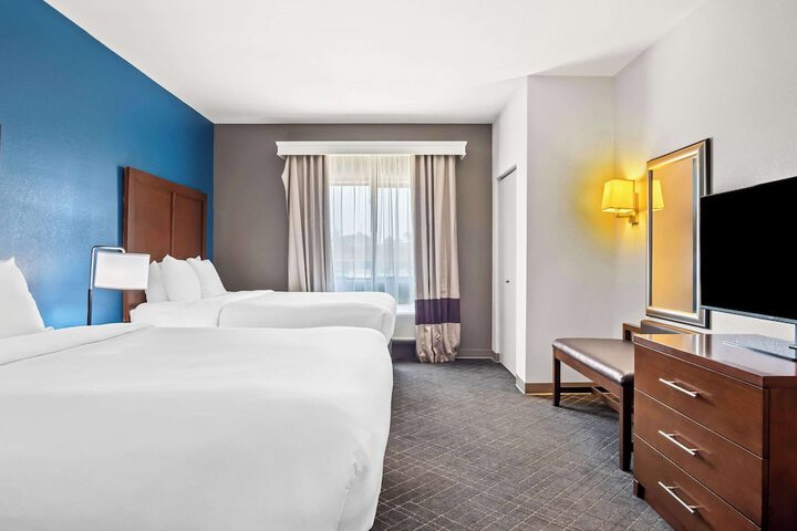 2 Queen Beds Suite (5 of 18)