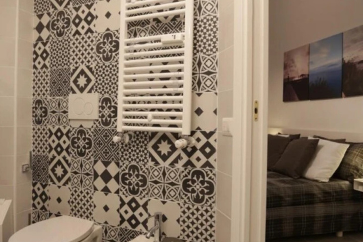 Room 7 of 12