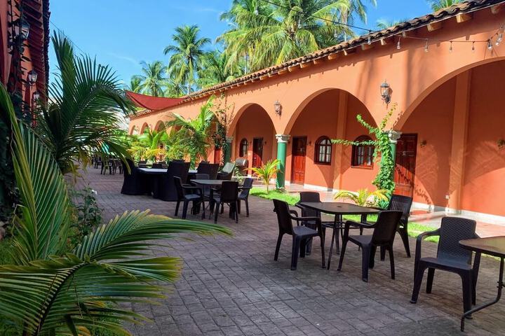 Sambo Mambo Beach Hotel