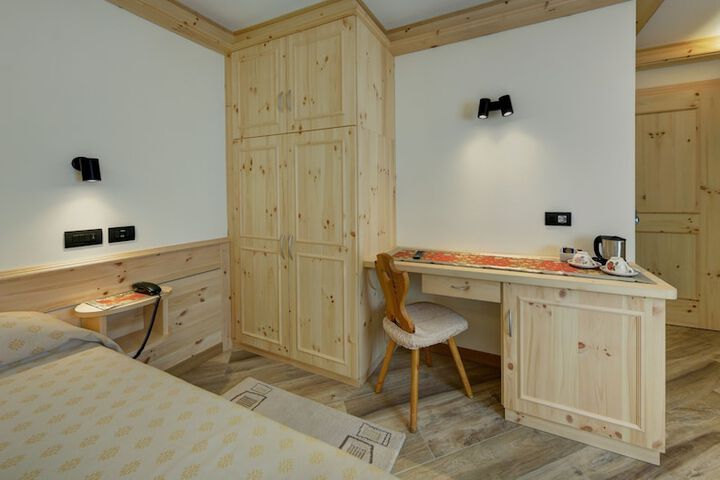 Room 5 of 63