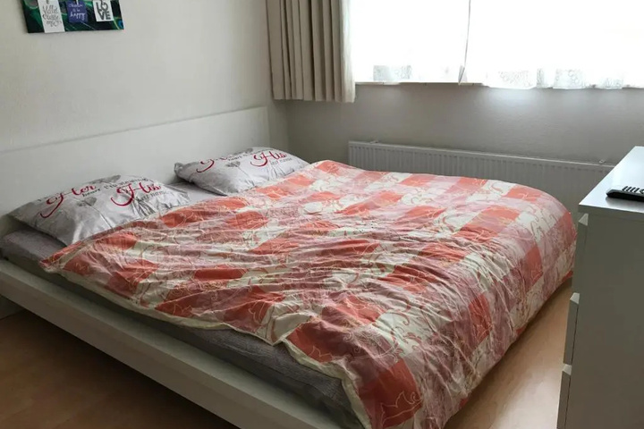 Room 5 of 12