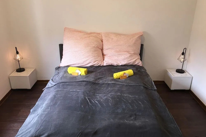 Room 4 of 9