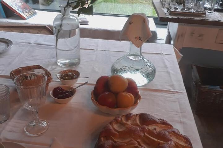 Dining 12 of 32