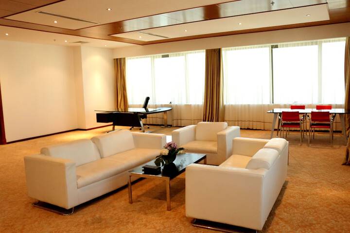 Room 44 of 76