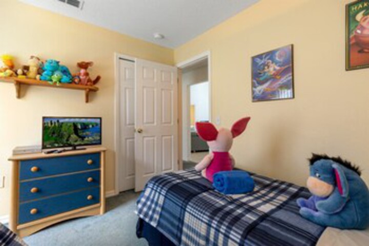 Room 27 of 32