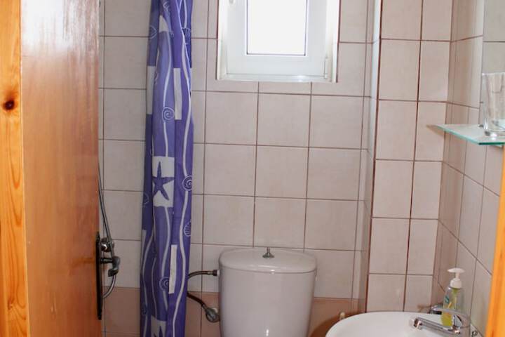 Room 42 of 71