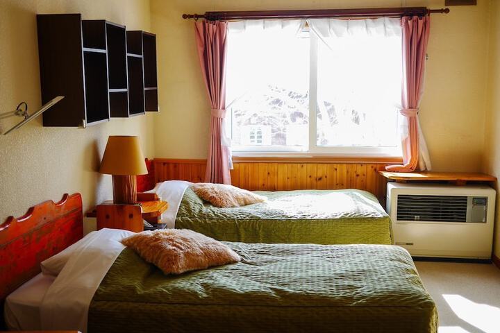 Room 19 of 258