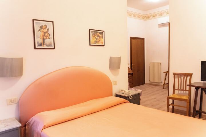 Room 21 of 141