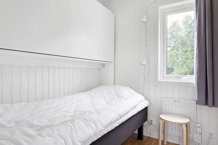 Room 12 of 50