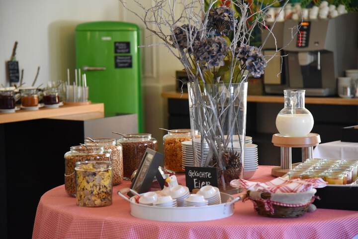 Breakfast/Coffee Service 71 of 102