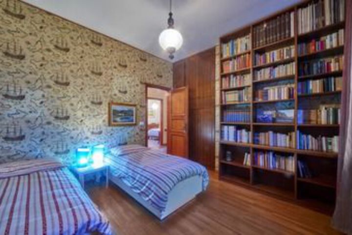 Room 6 of 13