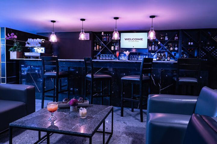 Lounge 95 of 118