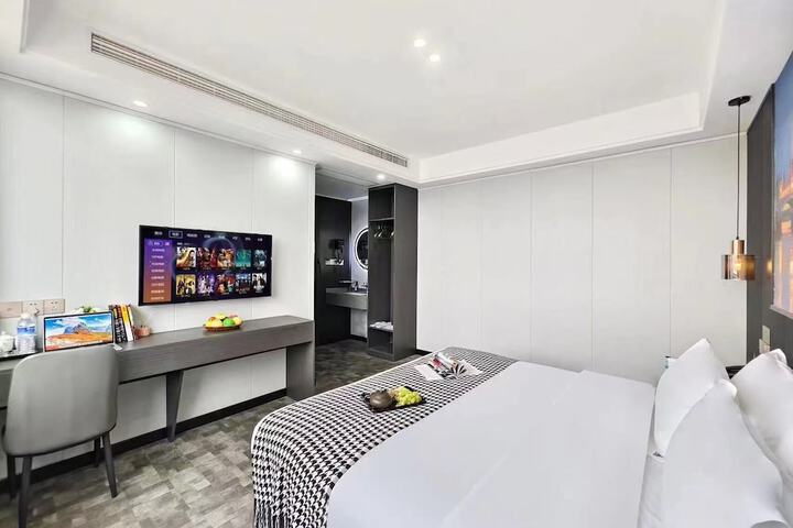 Room 10 of 11