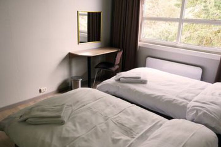 Room 33 of 59