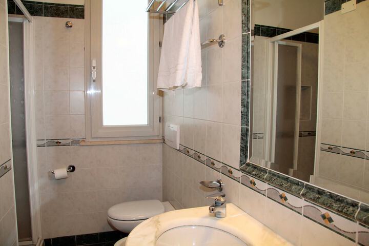 Room 16 of 37