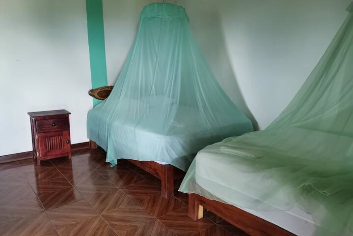 Room 9 of 30