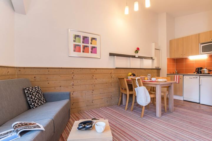 Room 4 of 40