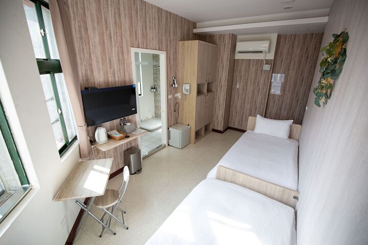 Room 25 of 47