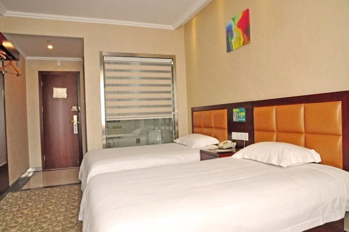 Room 8 of 66