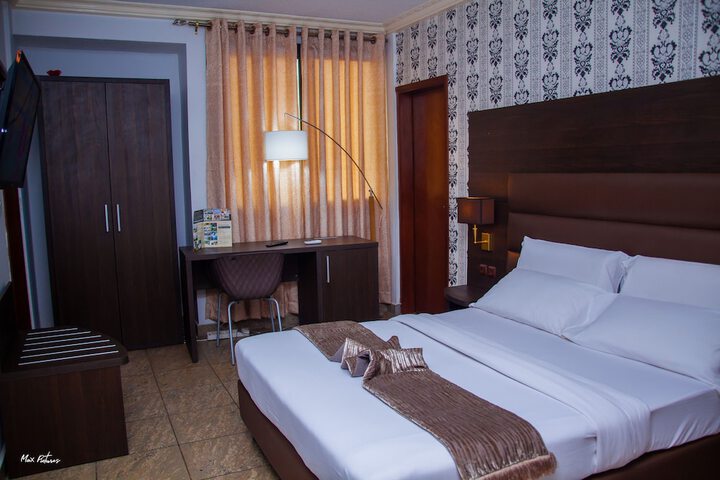 Room 9 of 23