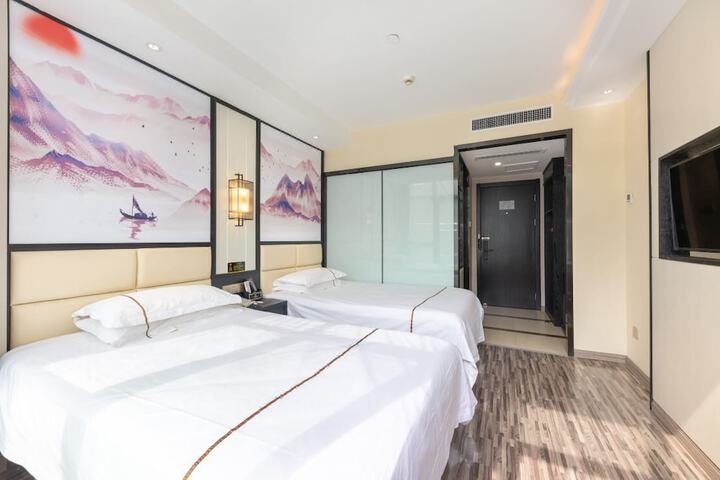 Room 16 of 18