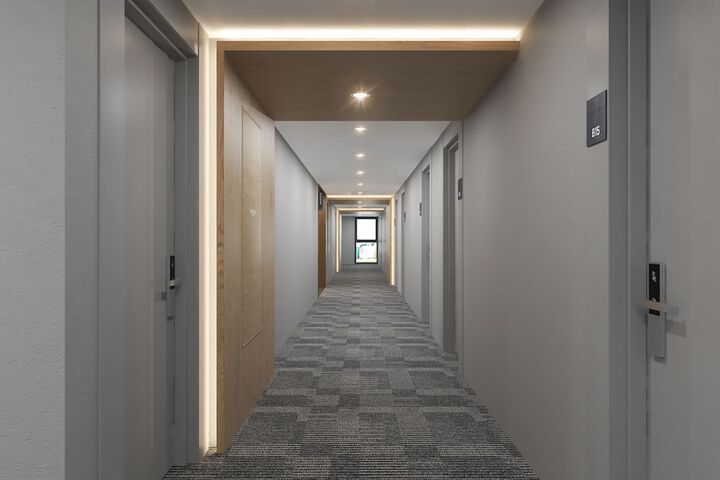 Room 8 of 33