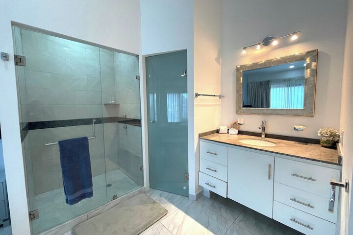 Room 52 of 62