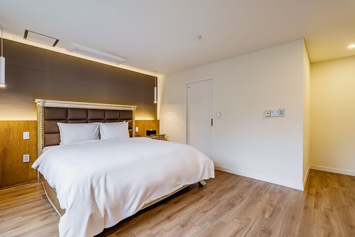 Room 49 of 144