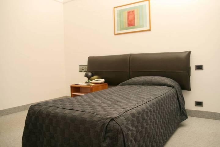 Room 6 of 61