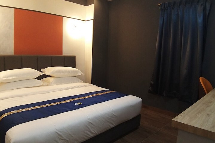 Room 7 of 36