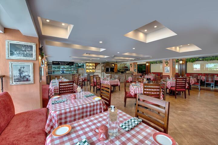 Dining 47 of 81