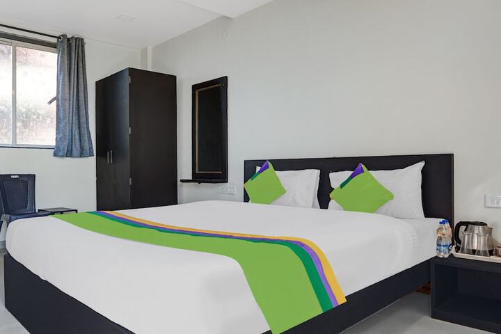 Room 9 of 34
