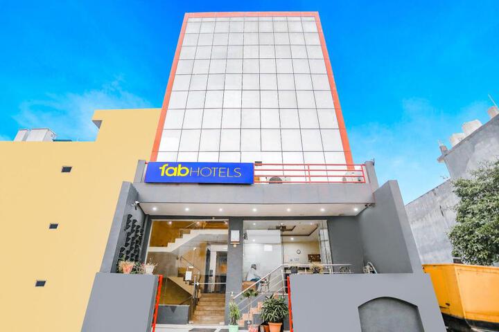 FabHotel Royal Stay
