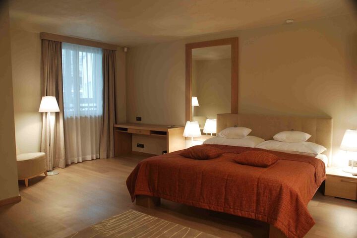 Room 2 of 70