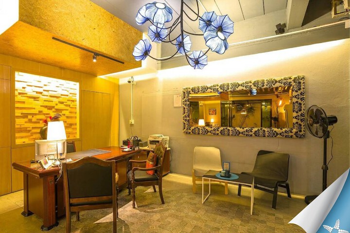 Concierge desk