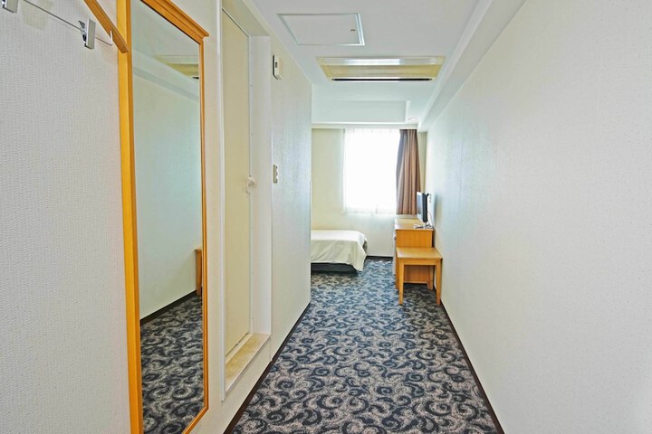 Room 11 of 40
